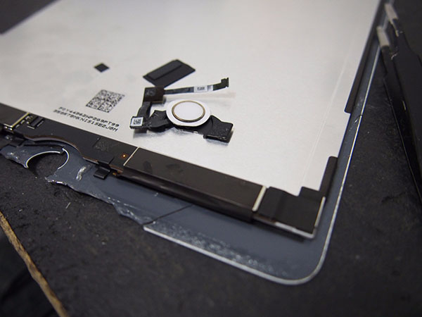 iPad Air 2 Cracked Screen Removed